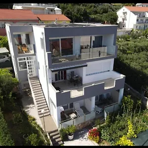 https://apartments-anaivana.splithotels.org